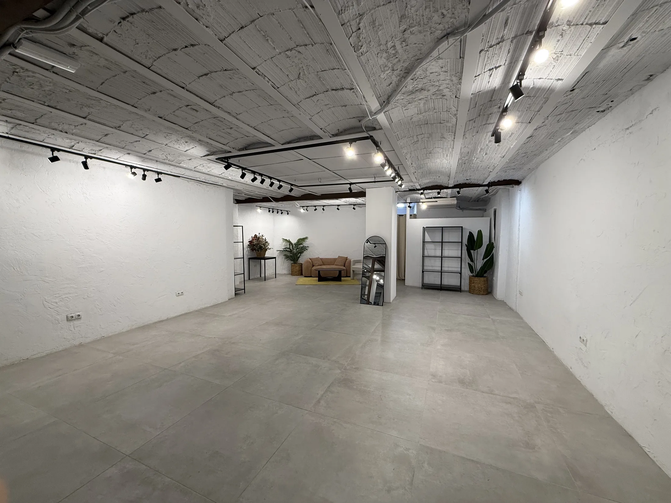 Sala diáfana de Brutta Concept