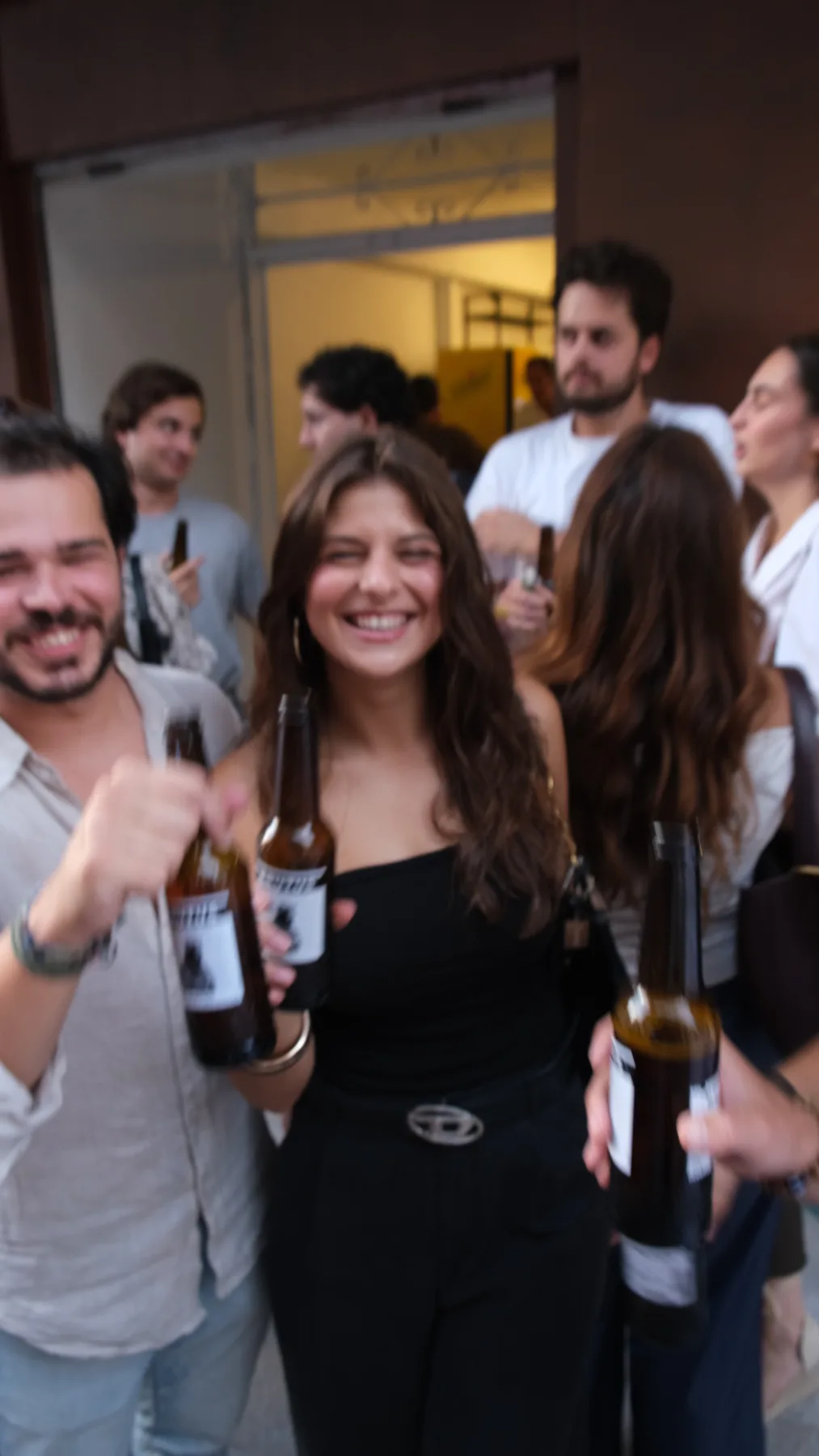 Ambiente social durante un evento de Brutta